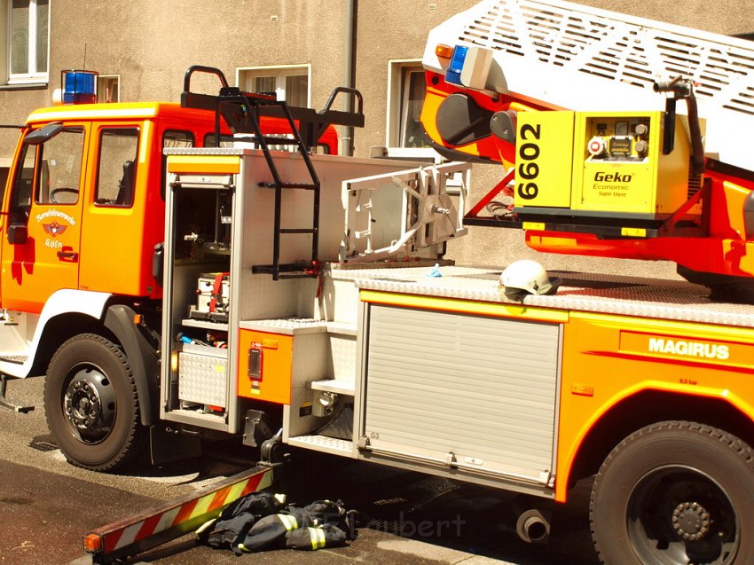 Feuerwehrmann verunglueckt Köln Kalk P33.JPG